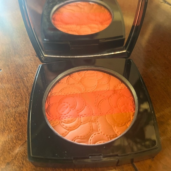 Chanel Camelia Futura Collection - Spring 2025 - The Beauty  CHANEL CAMELIA‎ FUTURA TRÍO POUDRES BLUSH POWDER BLUSH POWDER BLUSH TRIO